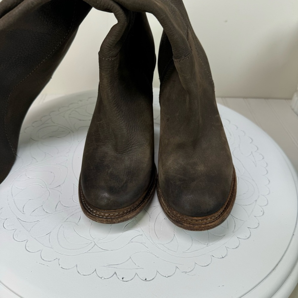 Vera Wang Chocolate Brown Leather Stack Heeled Bo… - image 4